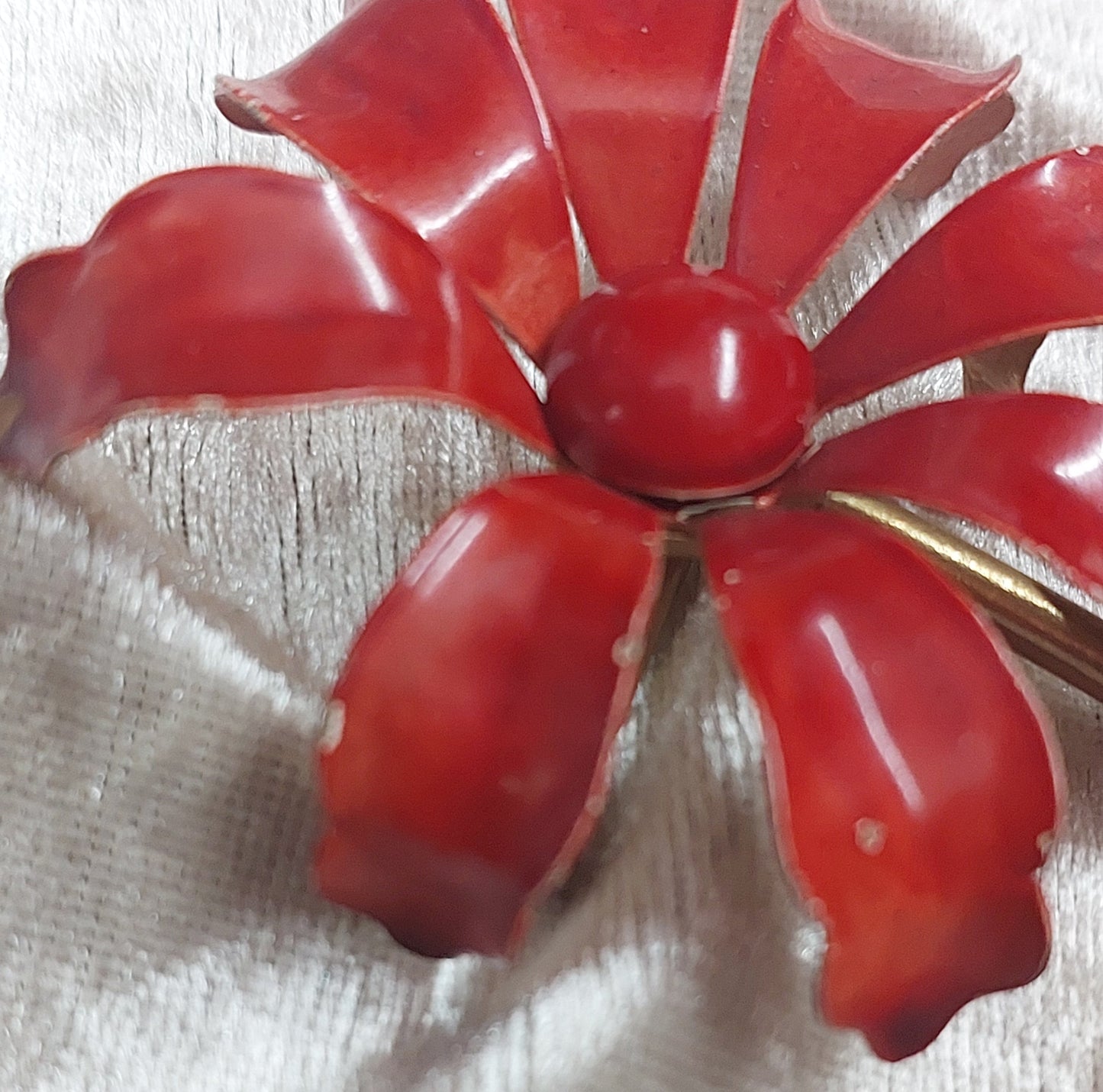 Vintage Red Enamel Daisy Flower Brooch – 1960s Statement Pin