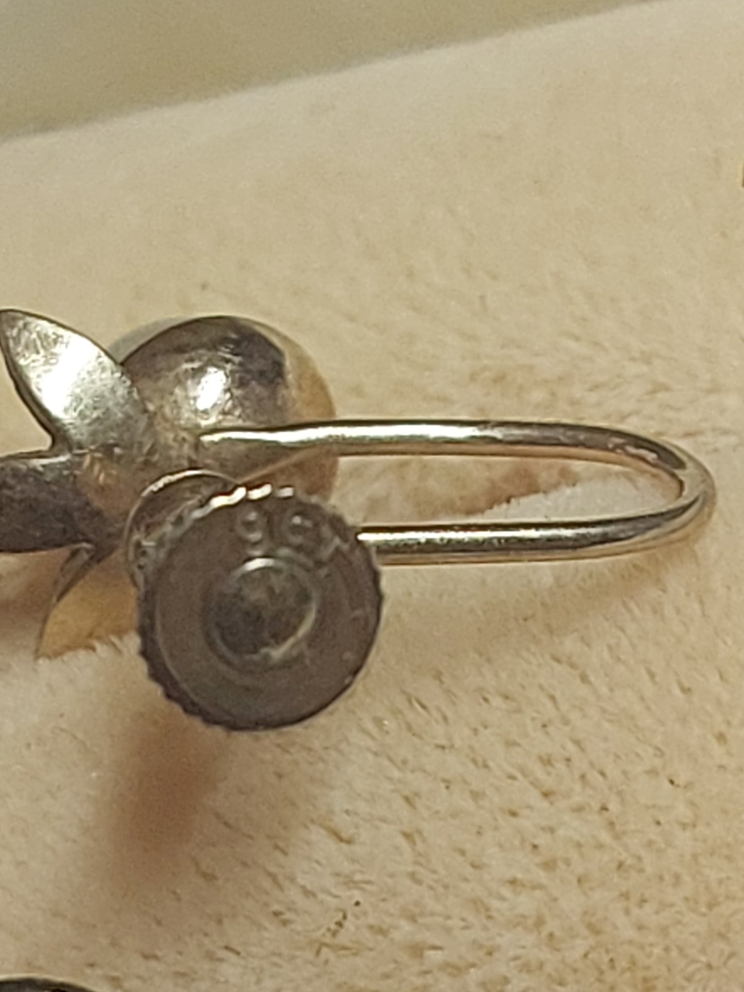 Vintage 9ct Gold Cultured Pearl Screw-Back Earrings ā Floral Design