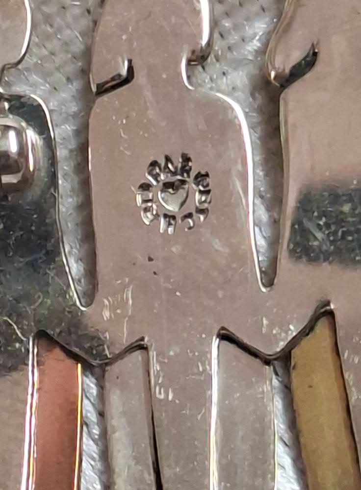 Far Fetched Mixed Tone Brooch – Family / Friendship People Pin