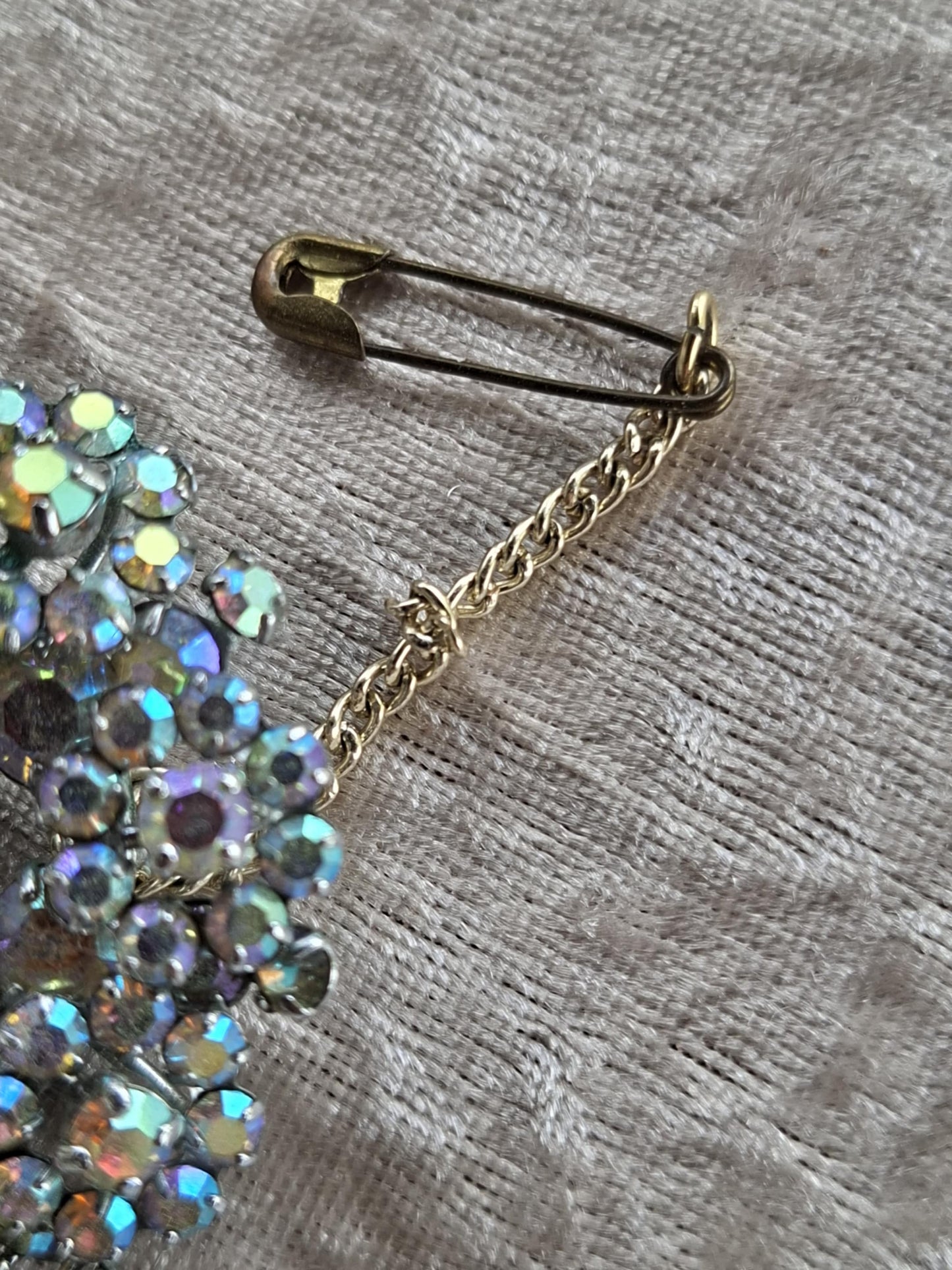 Vintage Aurora Borealis Rhinestone Brooch & Earrings Set – 1950s Sparkling Wreath