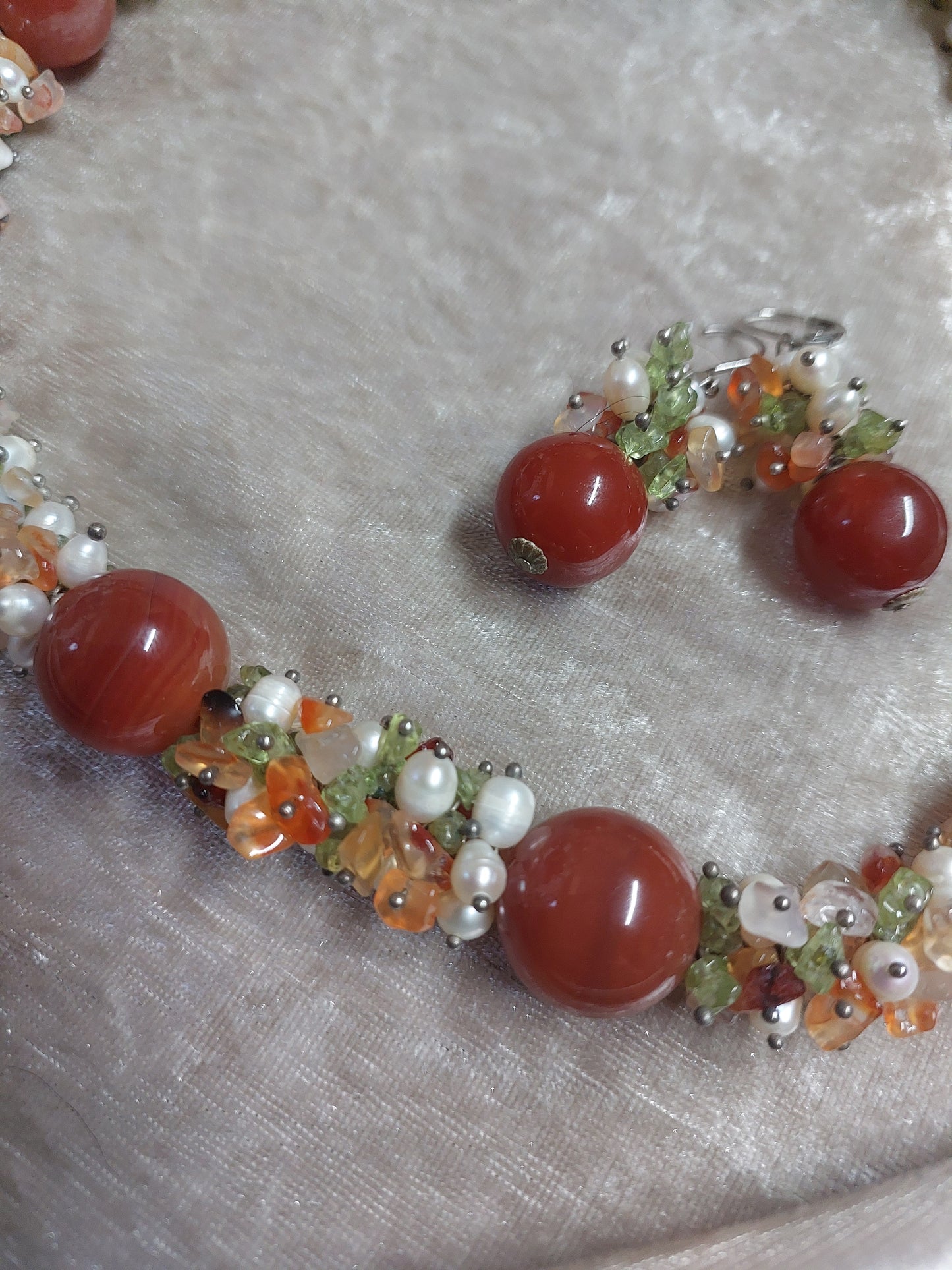 🌿 Gemstone Cluster Necklace & Earrings Set