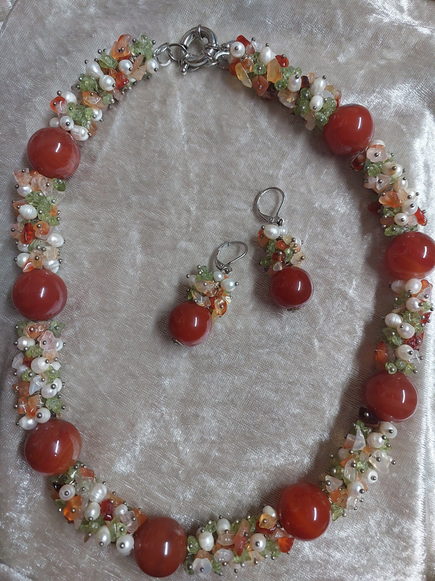 🌿 Gemstone Cluster Necklace & Earrings Set