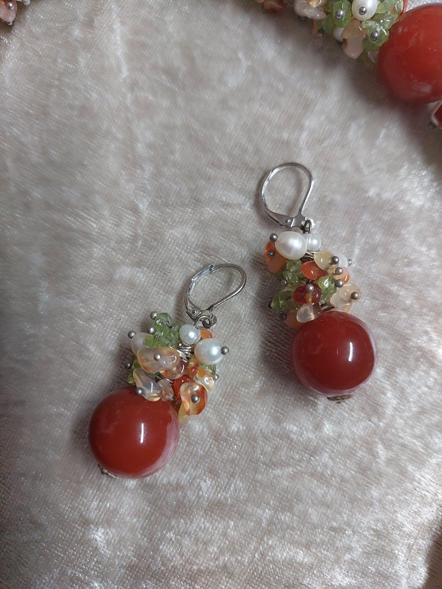 🌿 Gemstone Cluster Necklace & Earrings Set