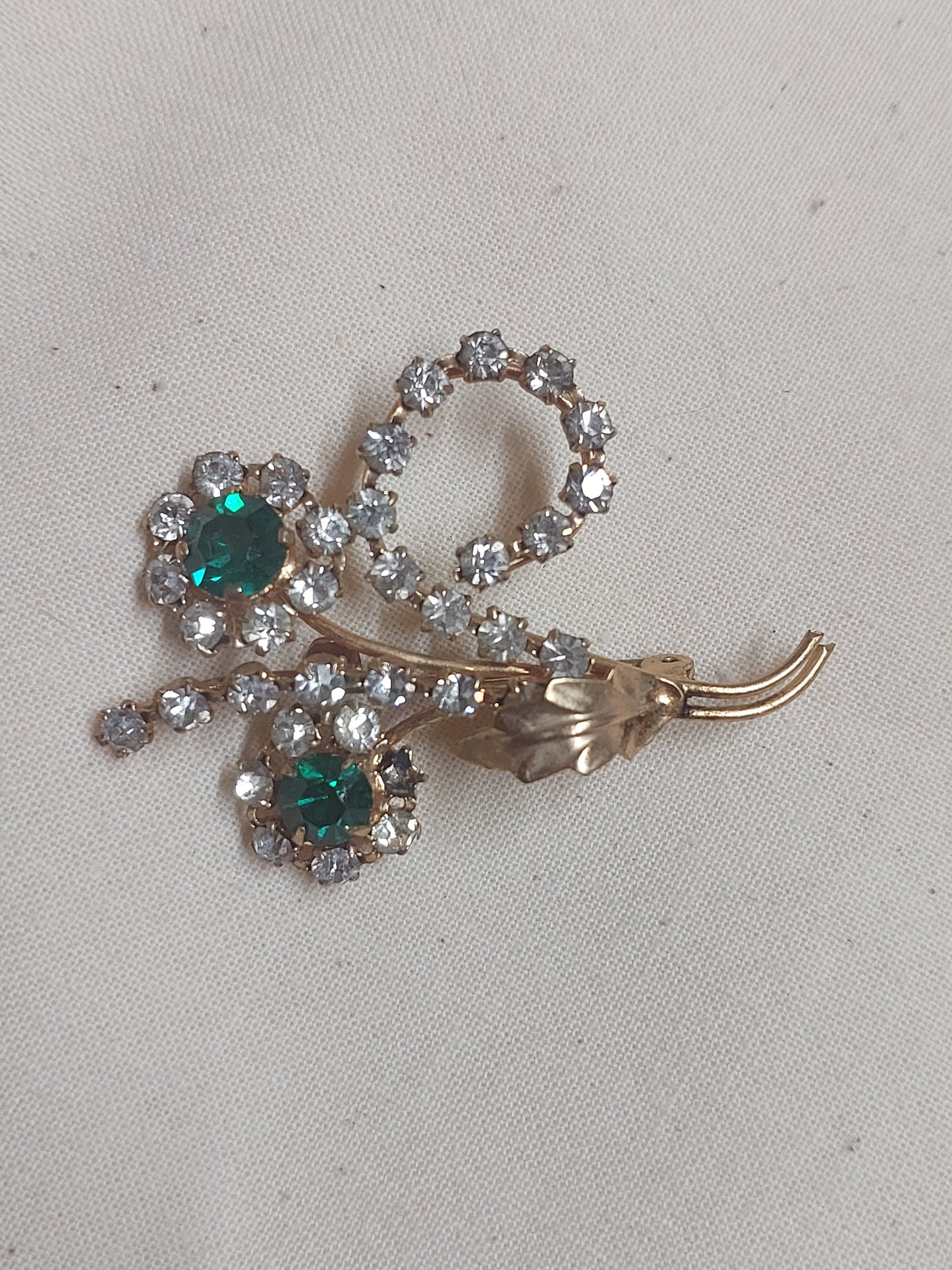 Vintage Rhinestone Floral Brooch – Green & Clear Crystal Gold-Tone Spray
