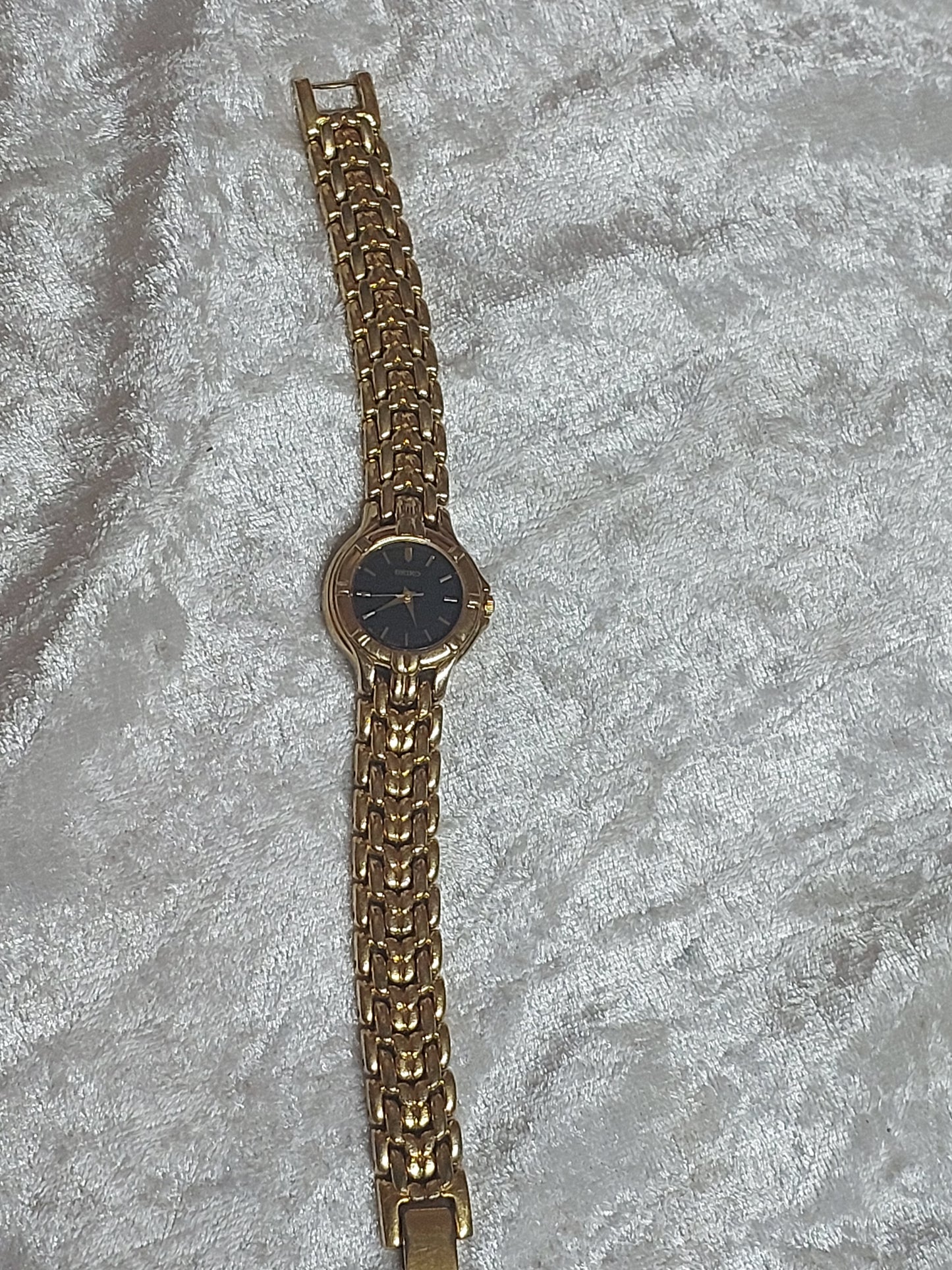 Seiko Ladies Gold Tone Quartz Watch – Working Japanese Movement