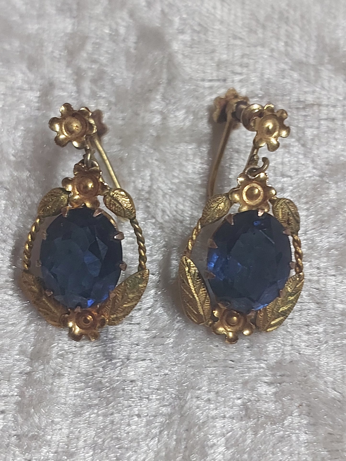 Vintage 9ct Gold Blue Glass Drop Earrings – Floral Screw-Back Design