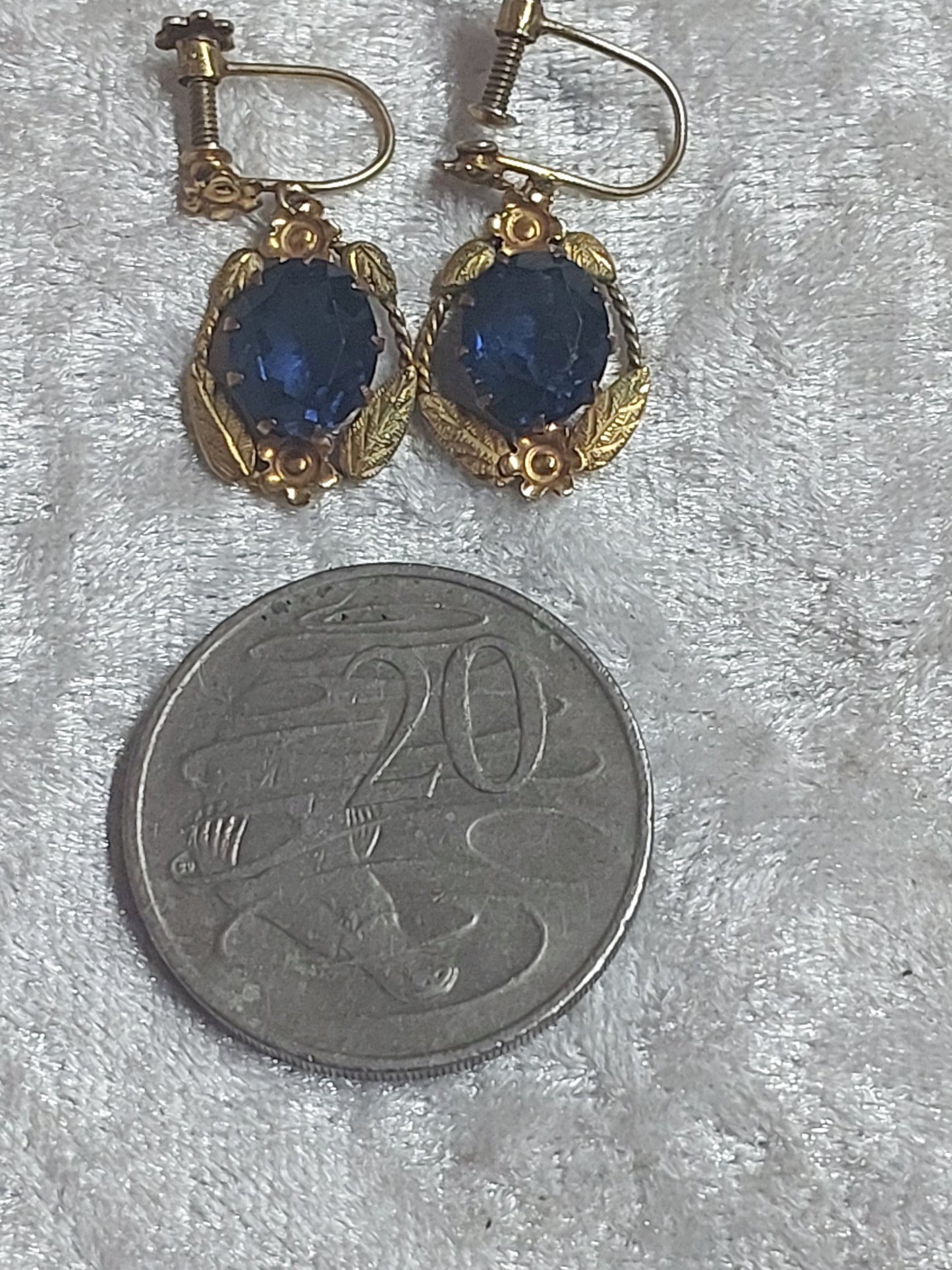 Vintage 9ct Gold Blue Glass Drop Earrings – Floral Screw-Back Design