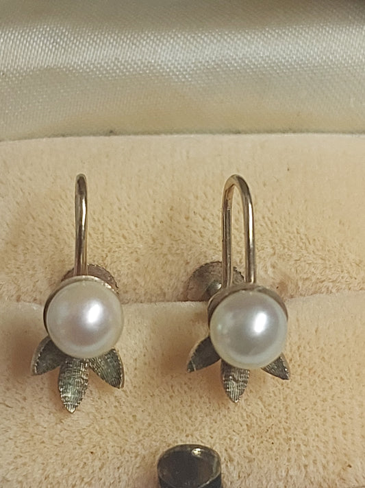 Vintage 9ct Gold Cultured Pearl Screw-Back Earrings – Floral Design