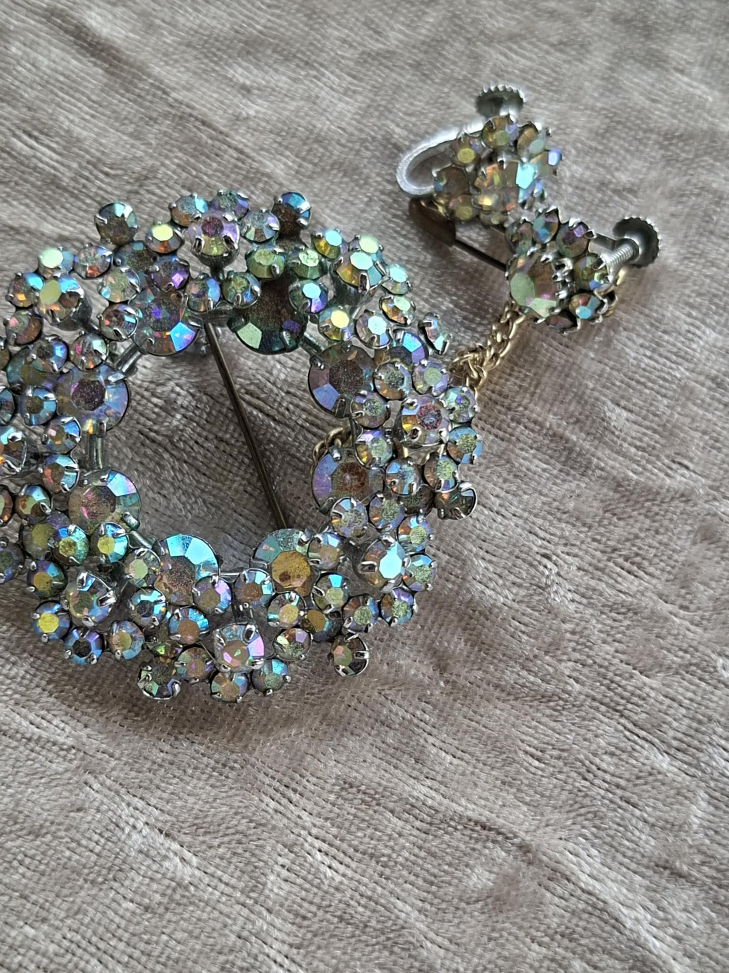 Vintage Aurora Borealis Rhinestone Brooch & Earrings Set – 1950s Sparkling Wreath