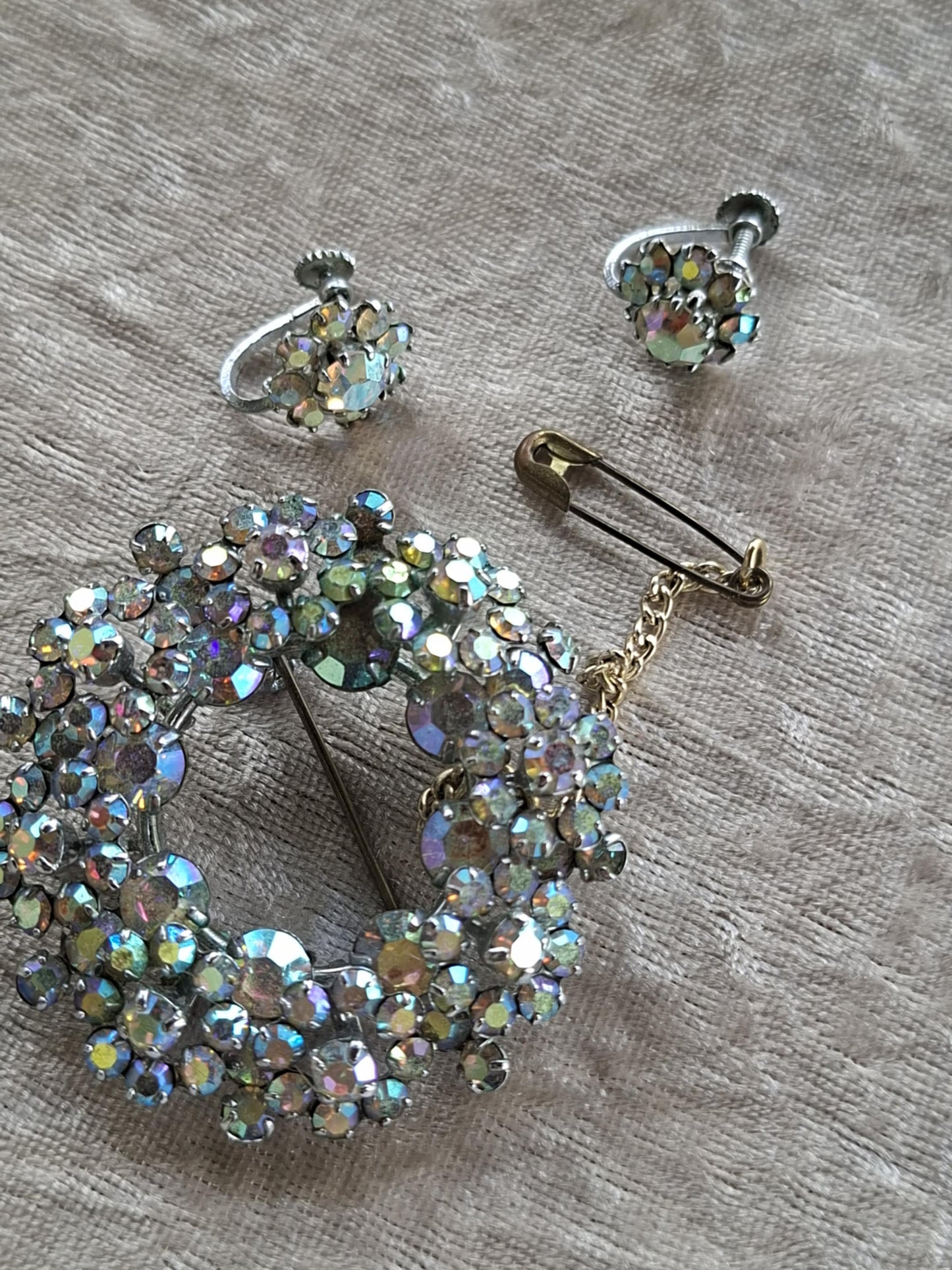 Vintage Aurora Borealis Rhinestone Brooch & Earrings Set – 1950s Sparkling Wreath